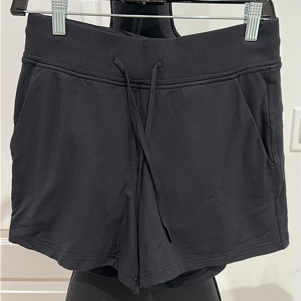 Lululemon size 6 cotton shorts with pockets 3’ inseam